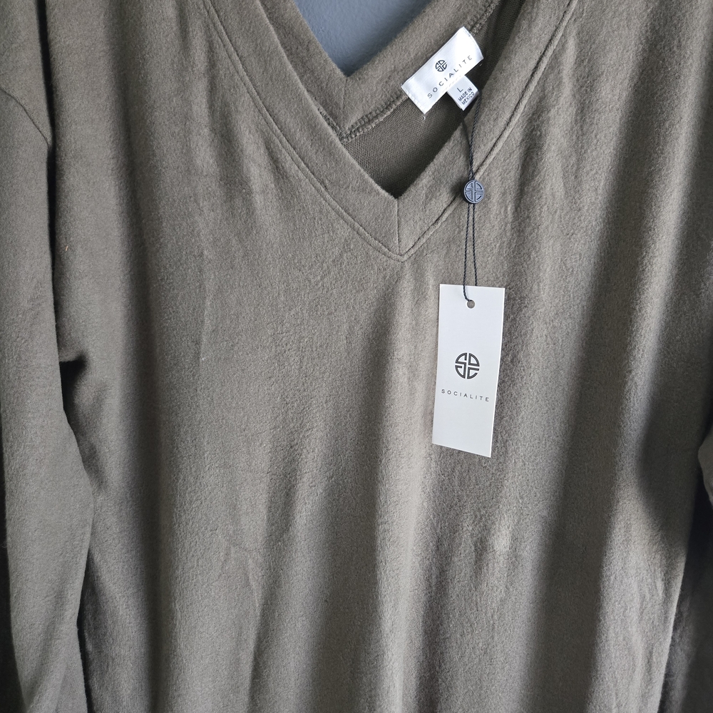 Socialite V-Neck Long Sleeve Olive Green Sweater Dress with Pockets Large - Picture 7 of 7